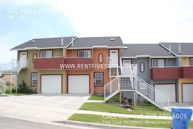 Building Photo - 390 Vista Dr