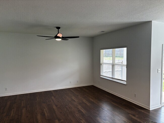Photo - 2732 Minuteman Ln