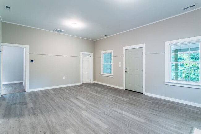 Photo - Convenient to Brevard & Hendersonville