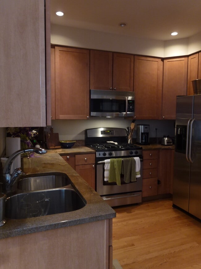 Photo - 421 W Armitage Ave Unit 1