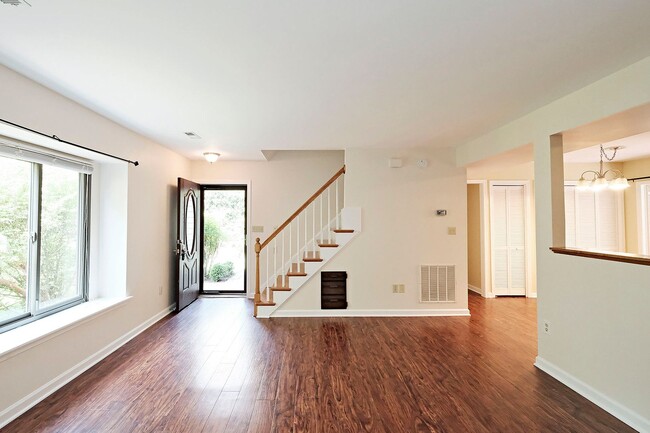 Photo - 1011 Highlands Dr