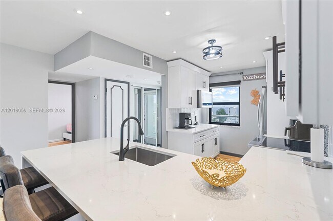 Photo - 1401 N Riverside Dr Unit 1406