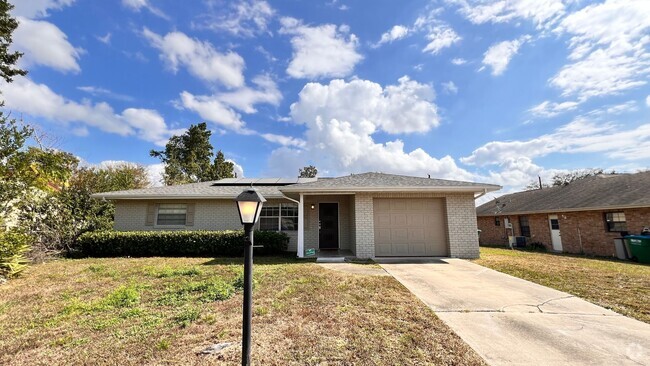 Building Photo - Charming 2-Bedroom Home with Solar Panels ...