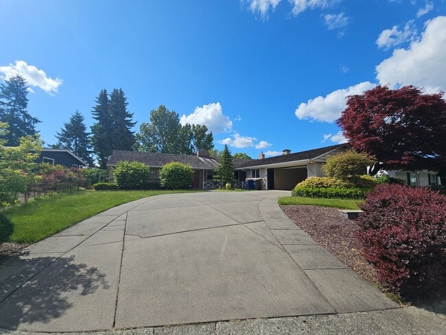 Beautifully Bellevue Rambler in Prime Loca... - Beautifully Bellevue Rambler in Prime Loca... House