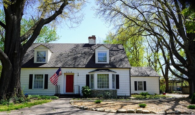 Building Photo - 3719 E Elmwood Dr
