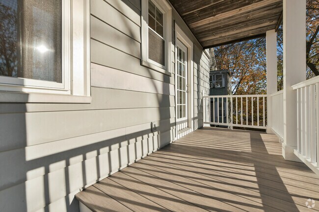Building Photo - 48 Manthorne Rd Unit 1 Rental
