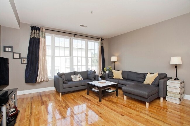 Photo - 400 9th St Unit W3L