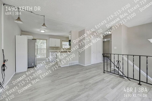 Photo - 1490 Keith Dr House