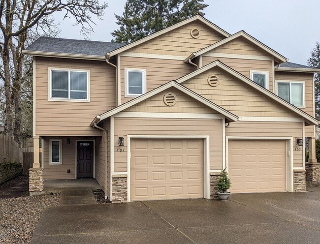 Building Photo - 407-409 Madrona Ave SE Unit 407