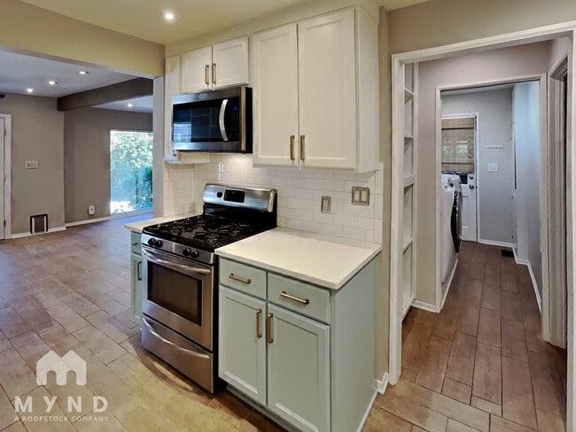 Photo - 3120 Skyland Dr NE