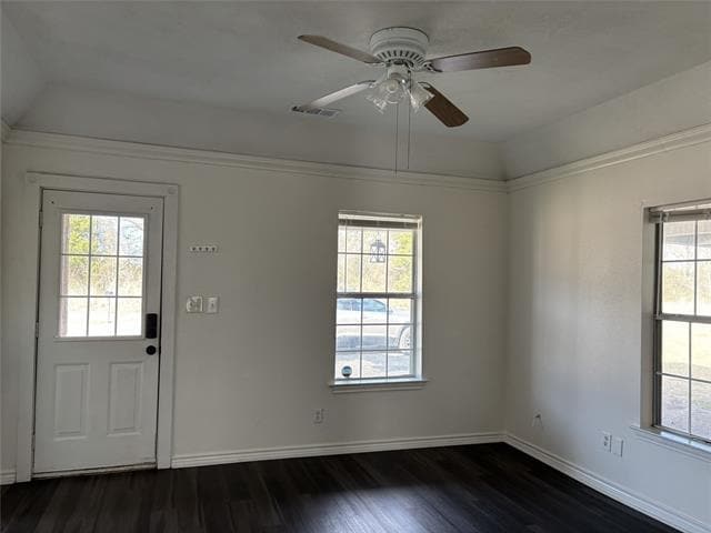 Photo - 610 SE Front St