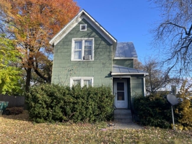 Photo - VIDEOTOUR: Remarkable 4-bedroom Home! PETS WELCOME