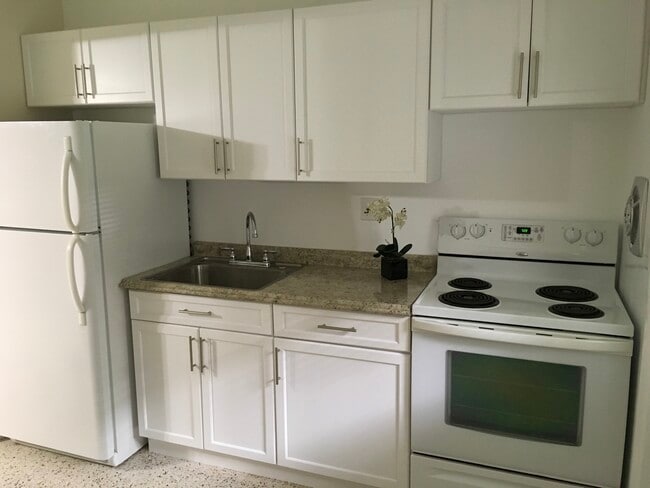 Cozy Kitchen - 20572 SW 114th Ave Unit 20572