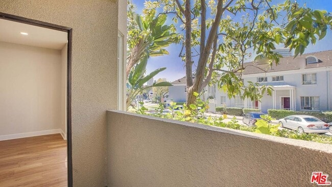 Photo - 5557 W 6th St Unidad 2-201