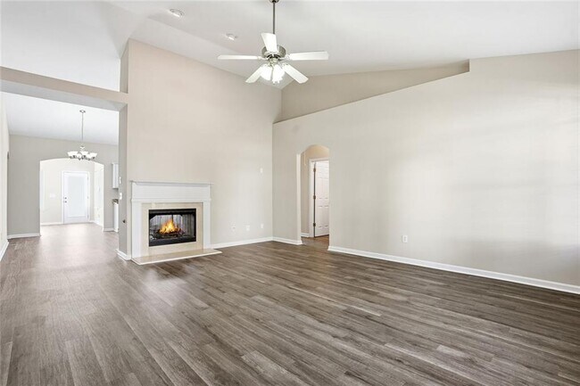 Photo - 405 Chadwick Cmns House