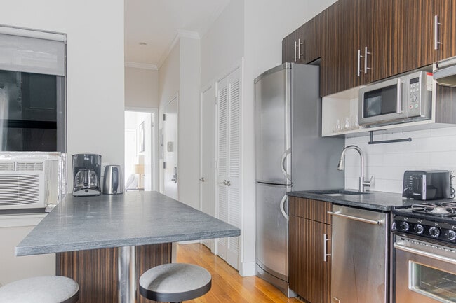 Photo - 515 W 47th St Unit FL4-ID1923