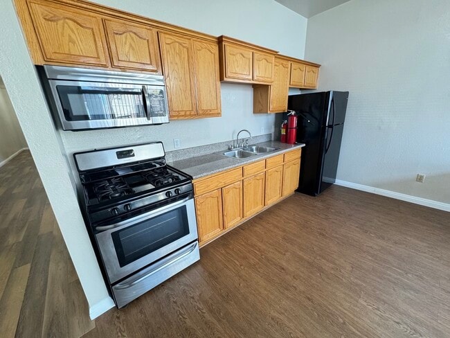 Photo - 1370 W 24th St Unit 1370