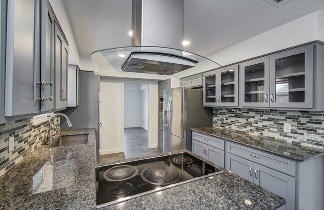 Building Photo - 674 Ravensworth Dr