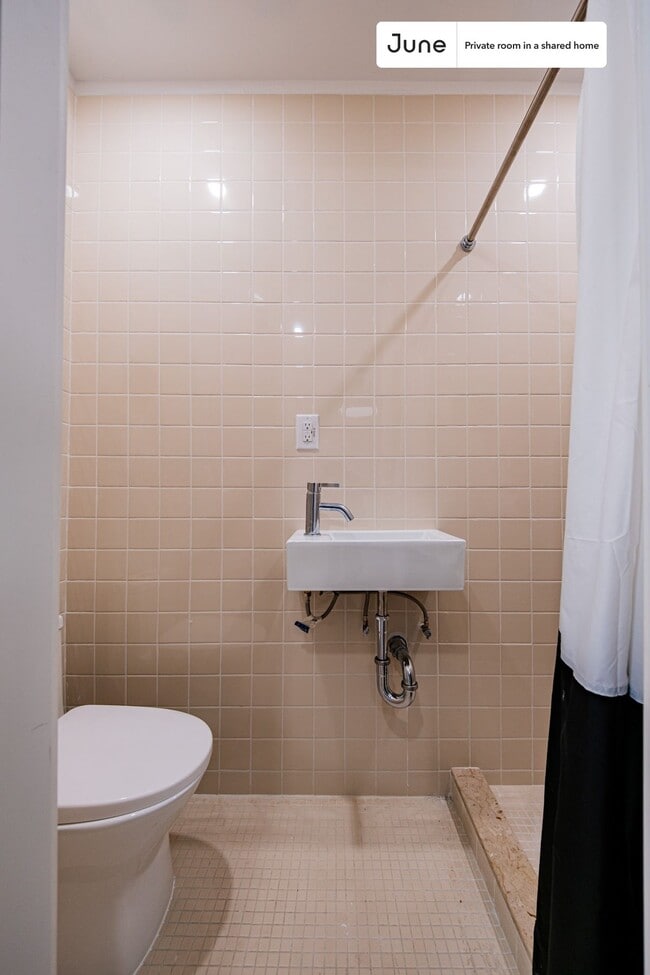 Photo - Room in Shared 4 bed/4 bath home Unit B