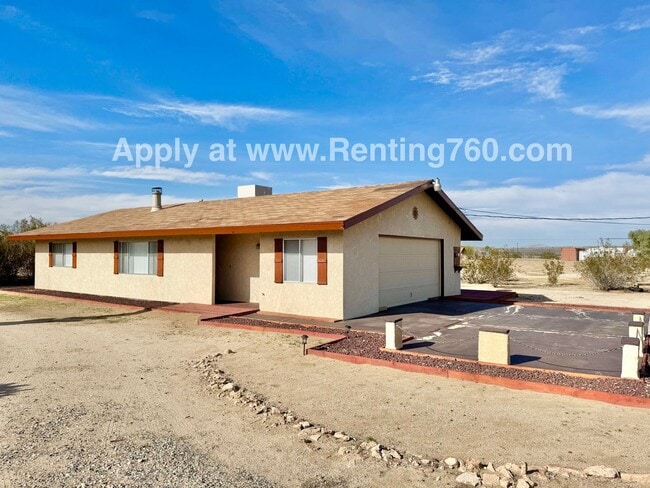 Building Photo - Spacious and Clean 2 bed Home In Joshua Tree