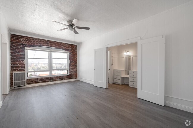 Studio - 500SF - Living Room