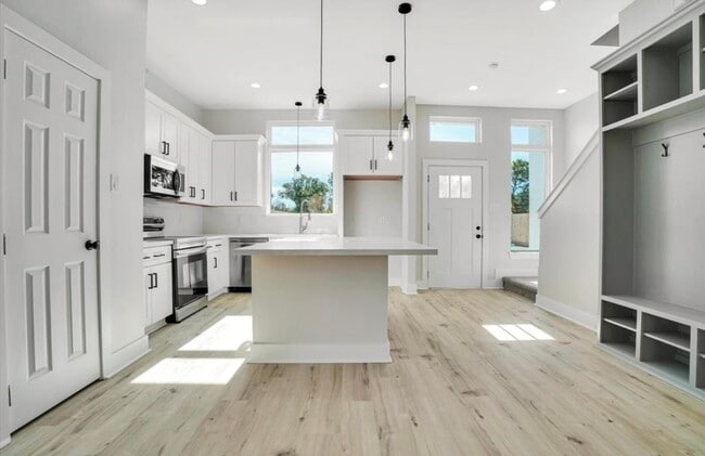 Photo - 805 Granville Dr
