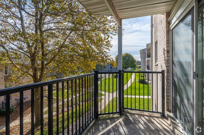 1BR, 1.5BA - 875SF Patio - Trexler Park