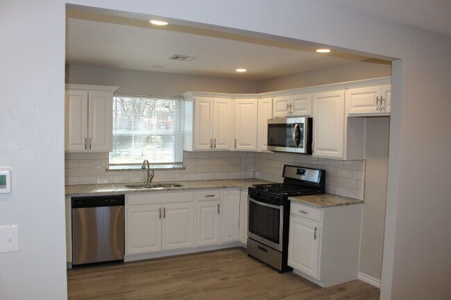 Photo - 5908 NW 61st St