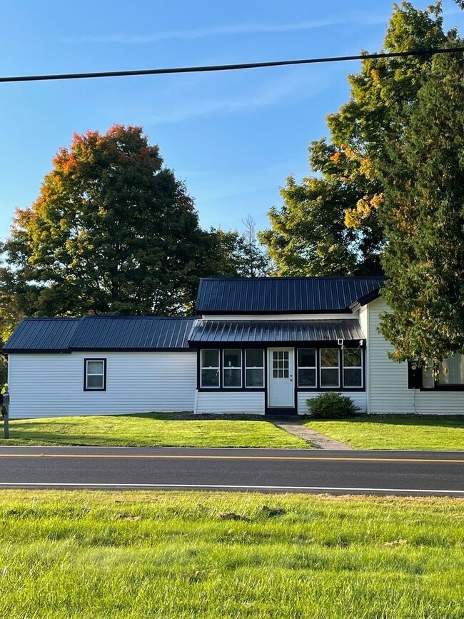 Photo - 3 Bedroom, 1 Bath Farmhouse Jamesville-DeWitt School