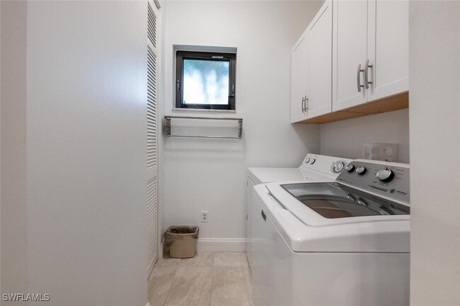 Building Photo - 788 Park Shore Dr Unit A19