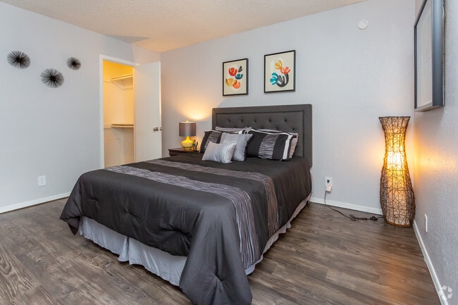 Updated 1BR, 1BA - 700 SF - Bedroom - Urban Oaks @ 51st Apartments