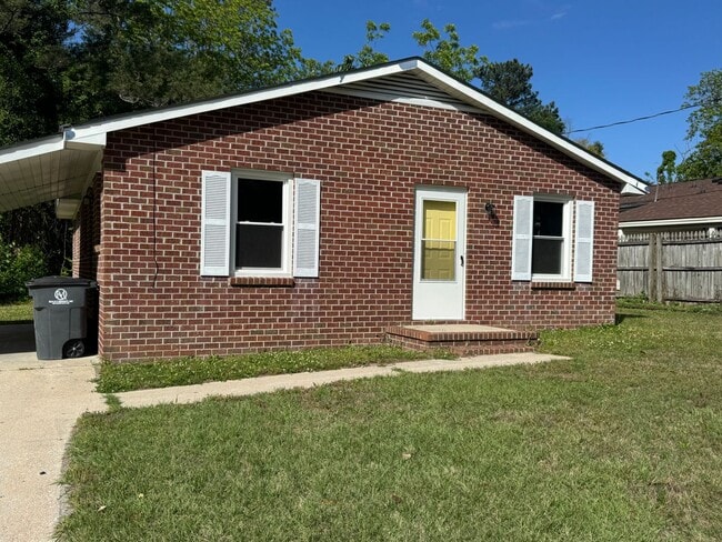 Photo - 3 Bedroom Brick Ranch Style Home