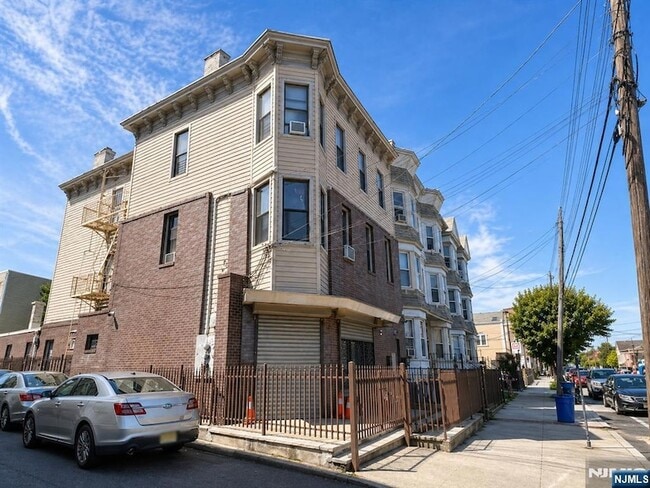 Building Photo - 840 Mt Prospect Ave Unit APT 1