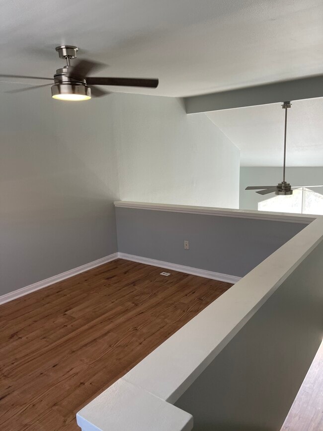 Loft - 5525 Canoga Ave Unit 320