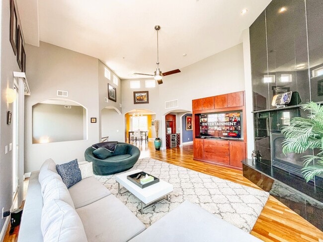 Building Photo - 287 E Fountain Blvd Unit 300