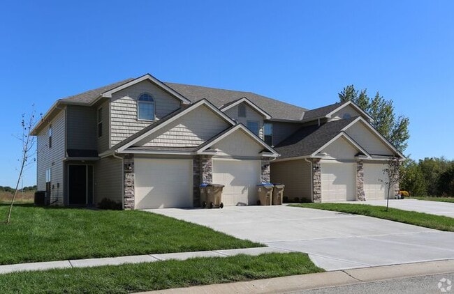 Building Photo - Fresh, Bright & Move-In Ready at Timber Trails