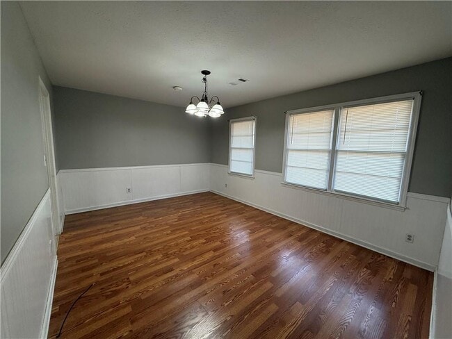 Photo - 481 NW Woodland Dr