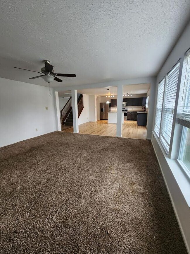 Photo - Lovely 4br/ 2.5 bath Single family home Ne...