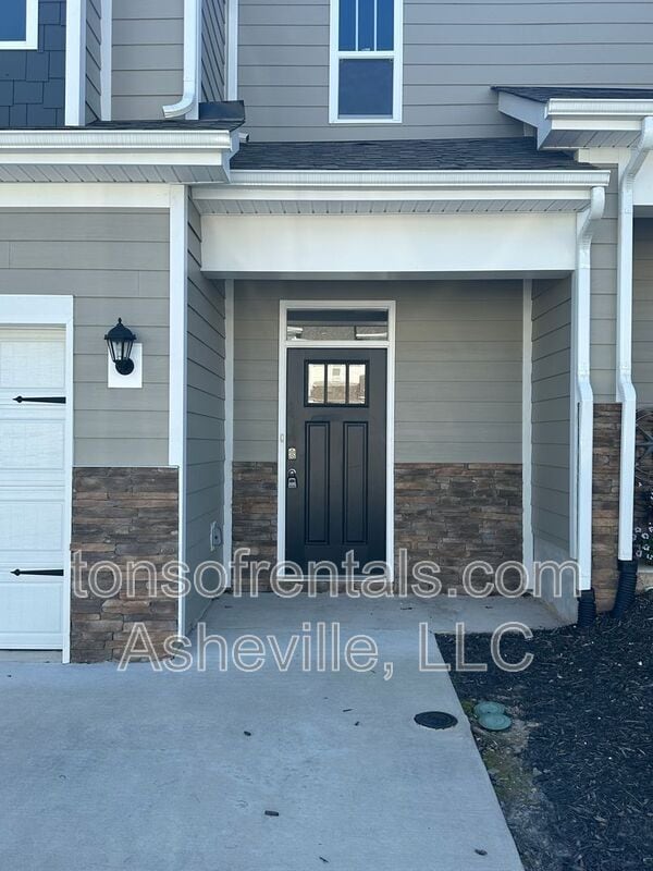 Photo - 142 Creekview Rd