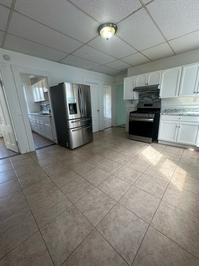 Building Photo - 100 Aiken Ave Unit 2 Rental