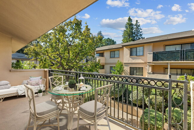 Photo - Westlake Villas Apartments