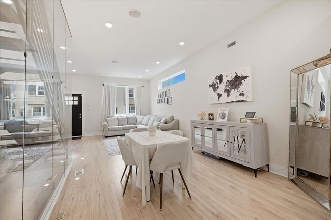 Photo - Detached Luxury 4BR/3B Retreat with Skyline Rooftop Deck, Wet Bars, Driveway & Massive Yard