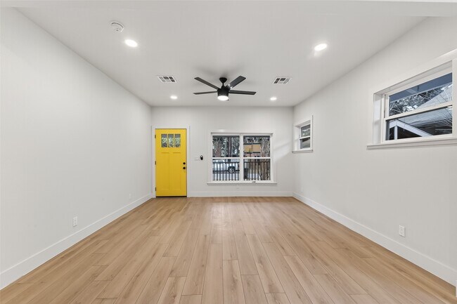 Photo - 4413 Roseland St