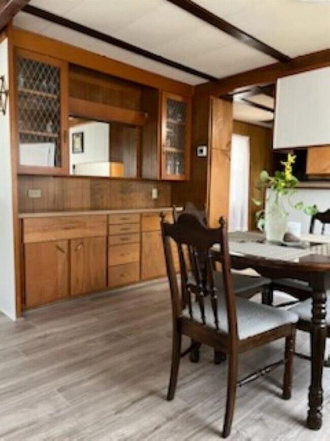 Photo - 206 River St