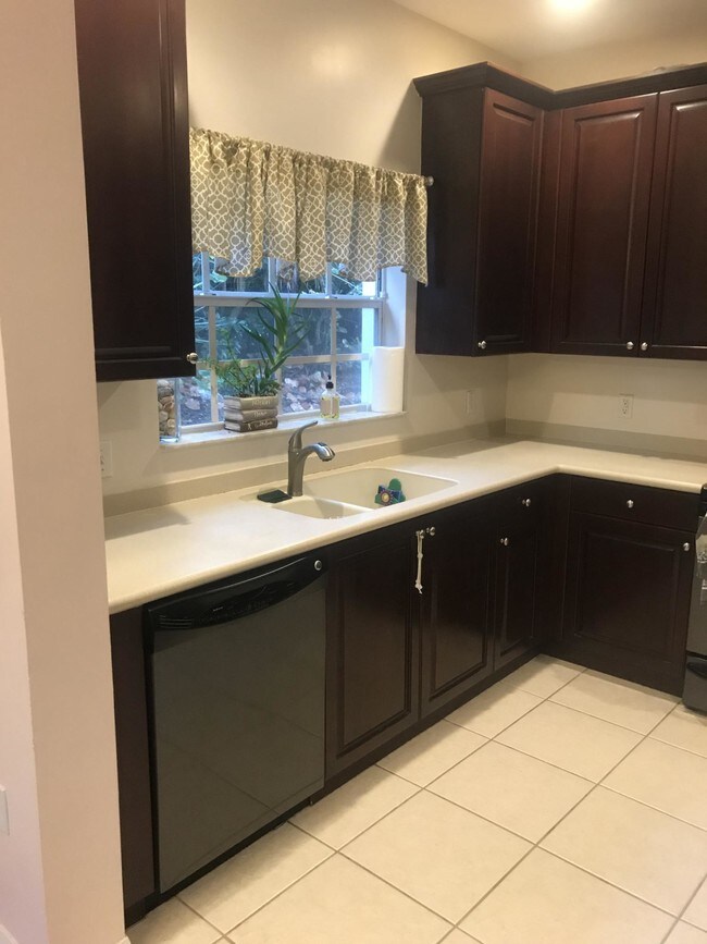 Kitchen - 3258 Tamara Dr