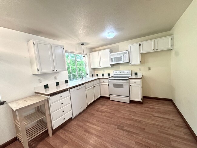 Photo - Prime Gig Harbor Location – Modern 2-Bedro...