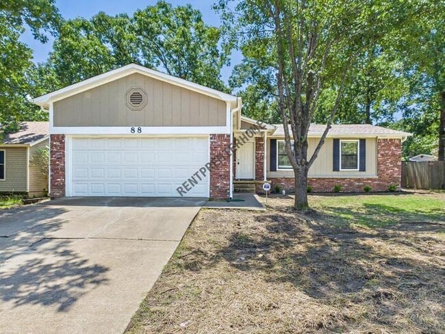 Building Photo - 88 Oak Forest Loop