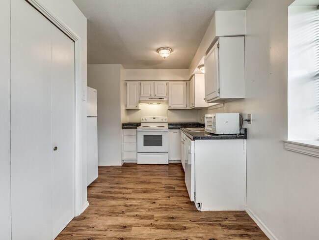 Salem West - Kitchen