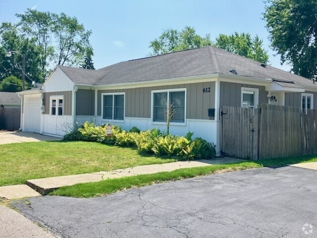 Building Photo - 612 E Division St Rental