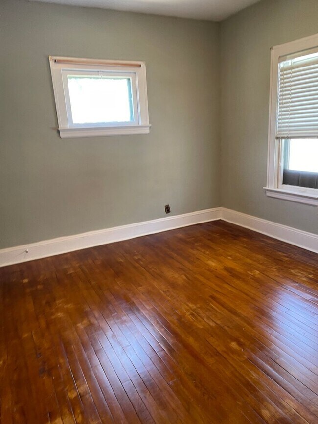 Photo - 3290 E 146th St Unit 2